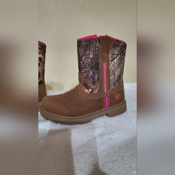 Magellan Outdoors 13M - Picture 2 of 3